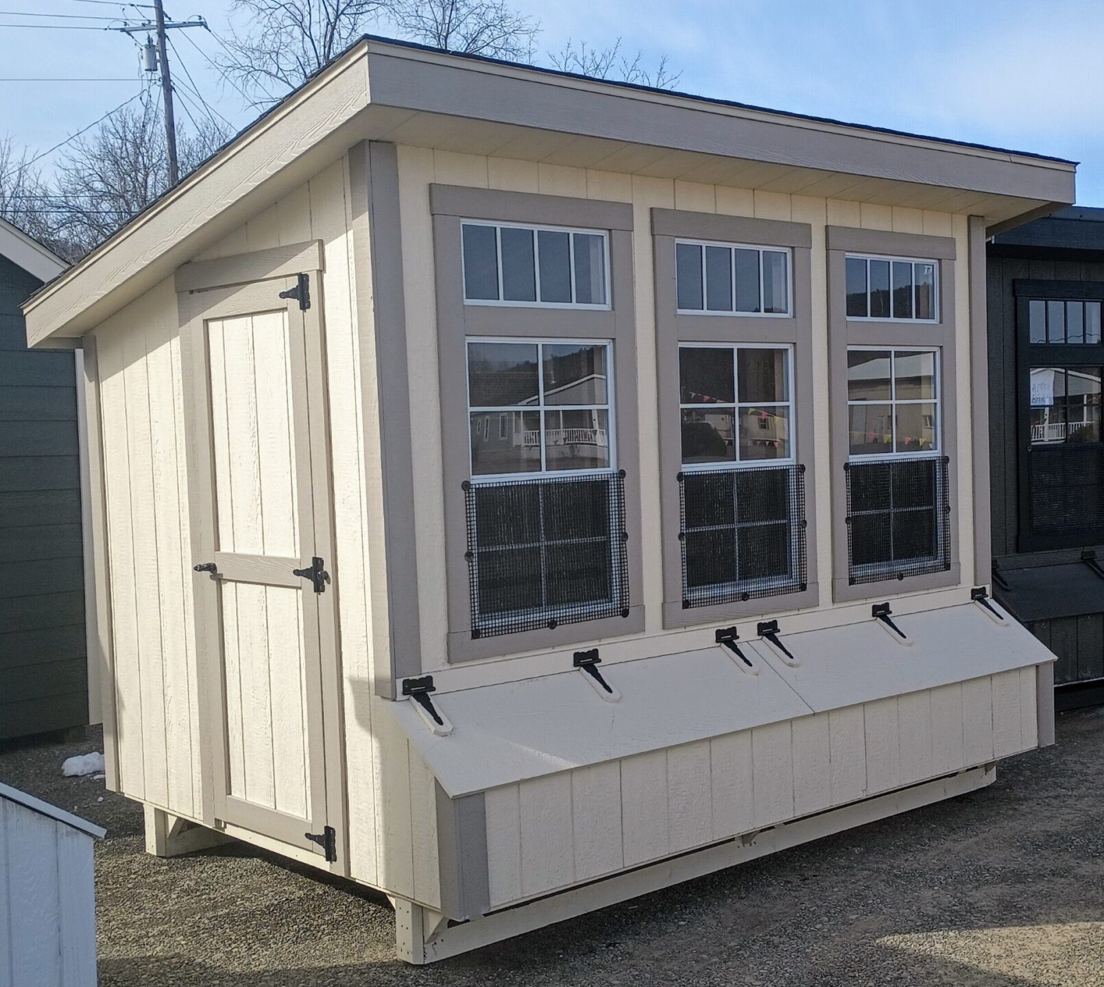 Lean to coop with side door, 3 windows and nesting boxes below