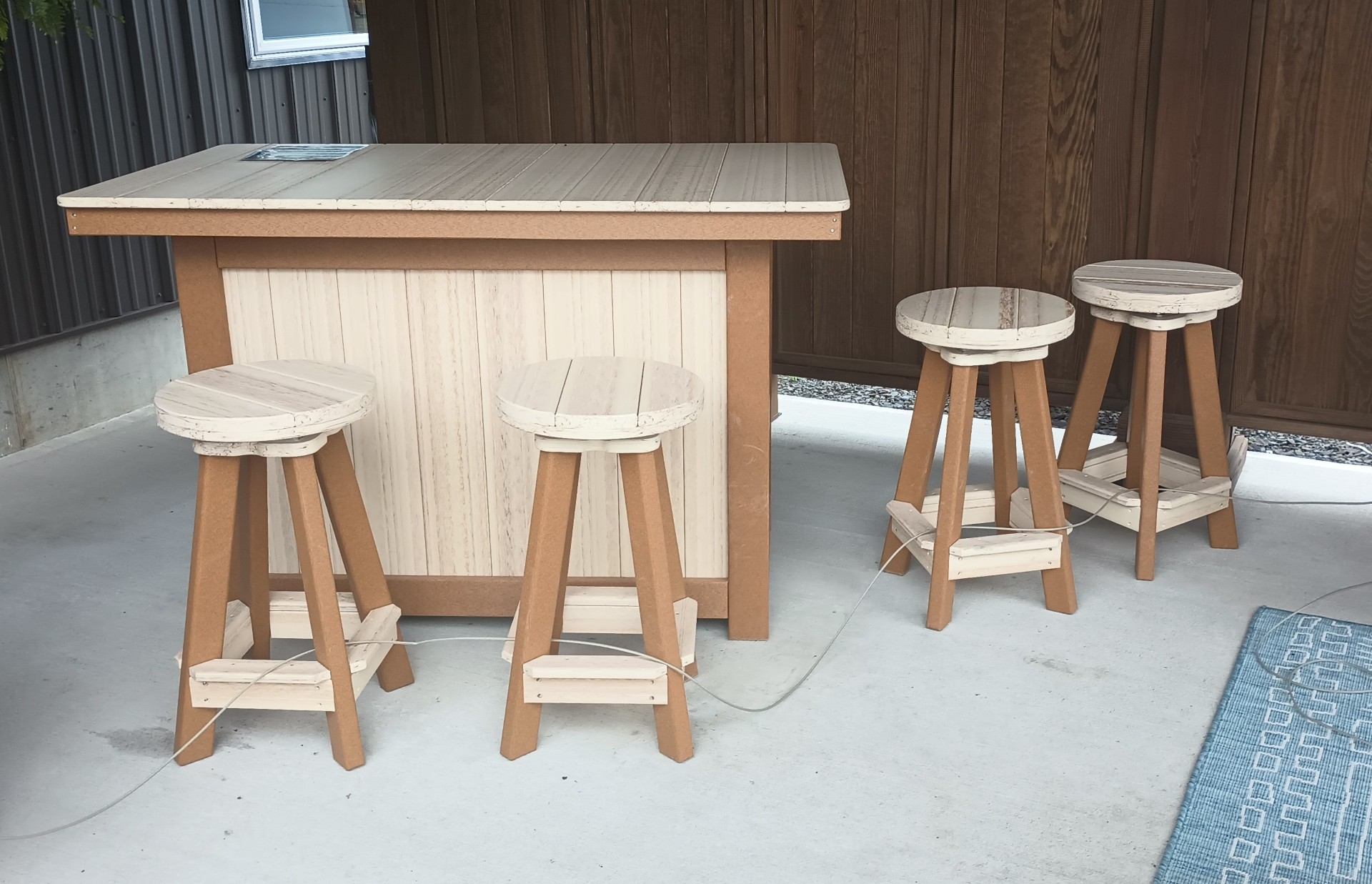 2-tone bar with 4 bar stools